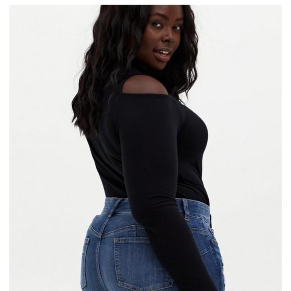 Torrid Foxy Cold Shoulder Long Sleeve Cut Out Top Size 6 - Picture 2 of 10